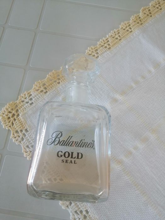 Garrafa de Coleção Ballantine’s Scotch Whisky 

Dimensões
Altura: 22 cm