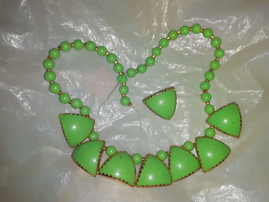 Намисто штучне з 1 кліпсою.