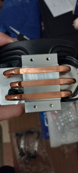 р Intel Core i5-10400F в комплекті з кулером