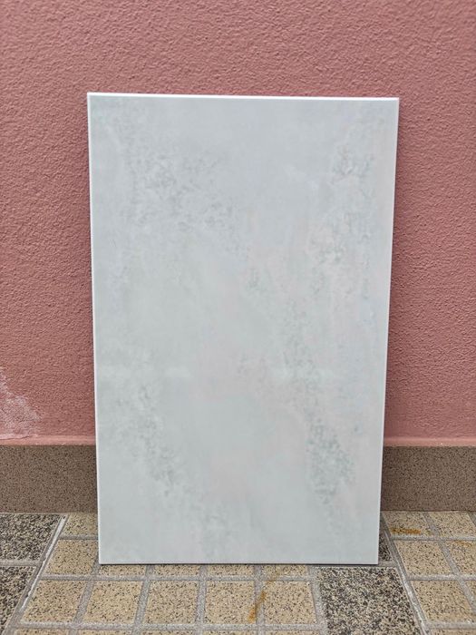 Azulejos Cinza Claro - 25x40 cm - Padrão Ligeiramente Marmorizado
