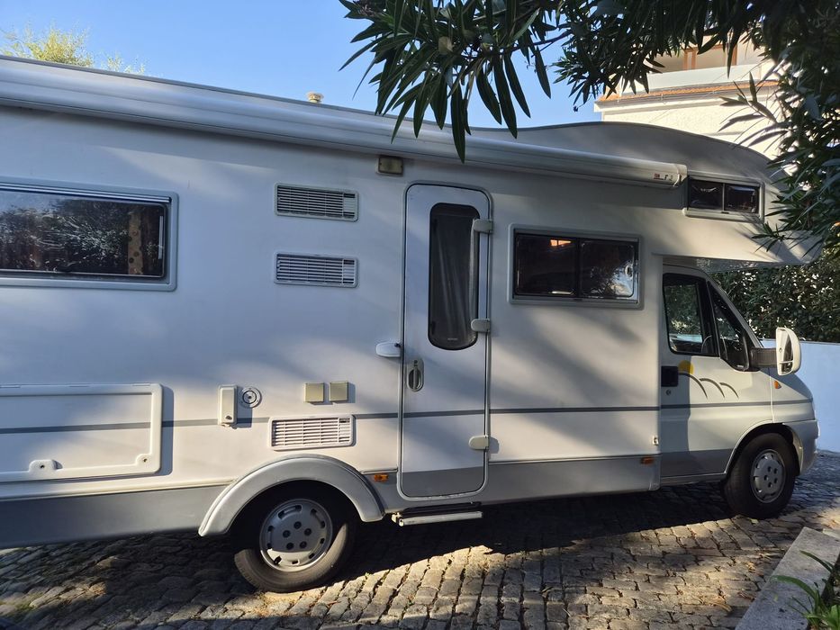 Vendo  Autocaravana - 6 lugares