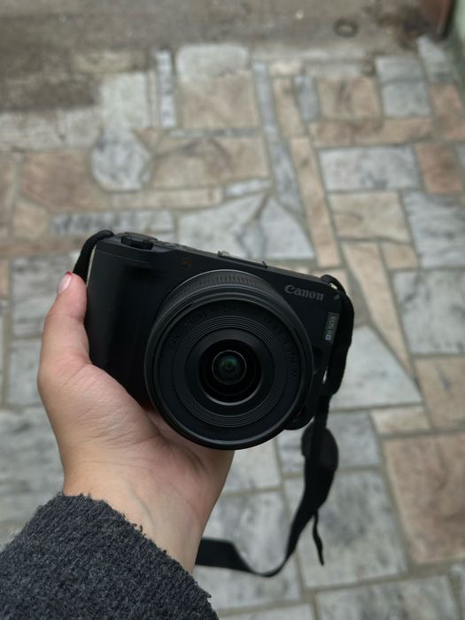 Canon R50V   NOVA