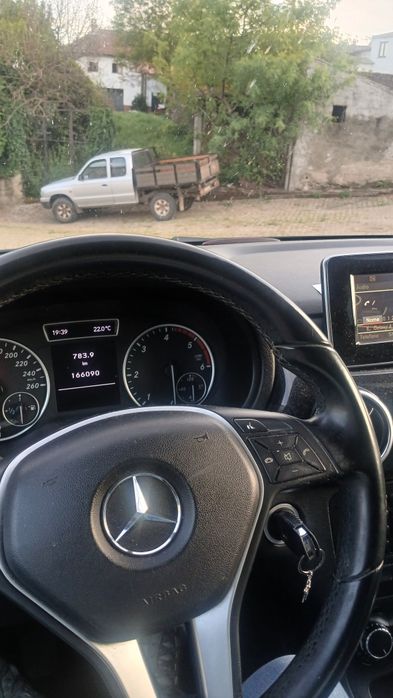 Mercedes-Benz b180 1800cc