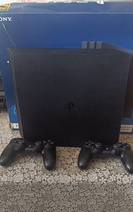 Продам PS4 Pro на 1 терабайт памяти
