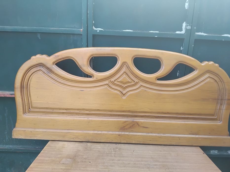 Cama em castanheiro..