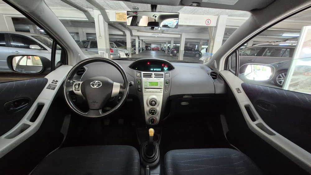 Toyota Yaris 1.0 VVT-i 69cv — 128.000 km — Excelente Estado