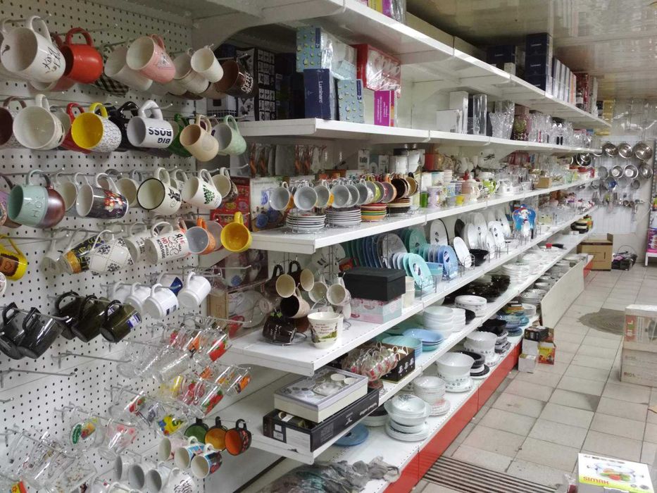 Стелажі пристіні обладнання для магазинів