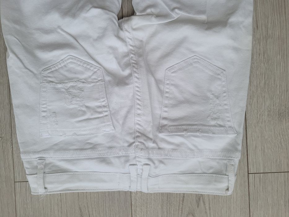 białe jeansy skinny Queen Hearts rozm. XS