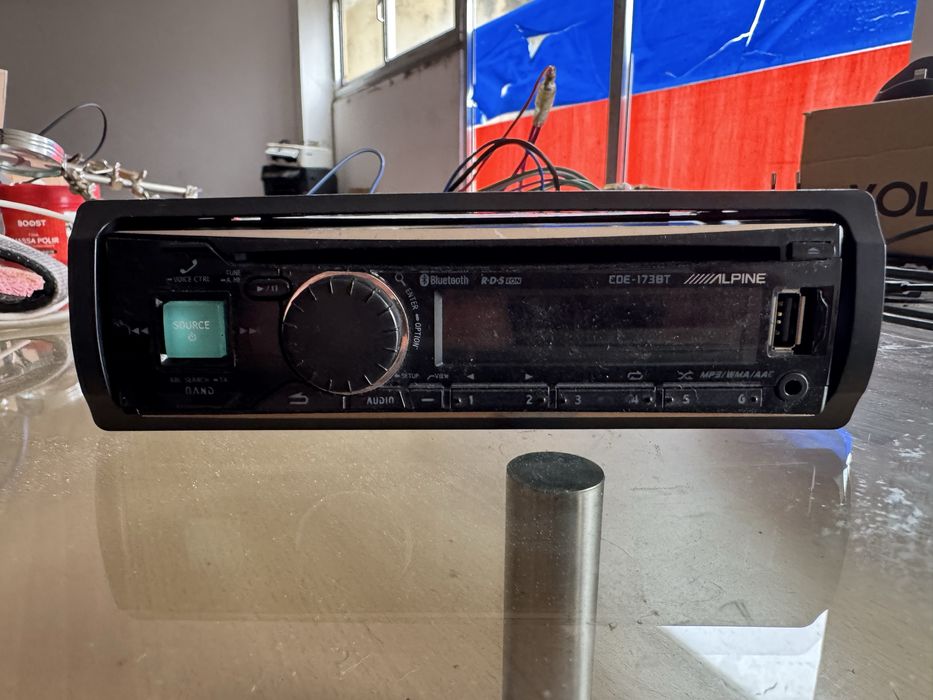 Vendo Radio Alpine usado com entada USB E AUX