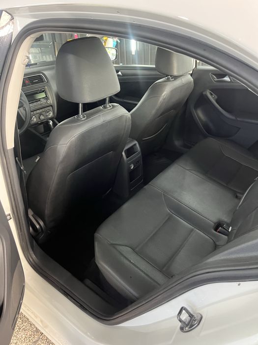 VW  Volkswagen Jetta 2.5 SE 2011