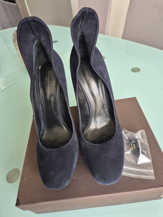 Взуття жіноче. Туфлі та чобітки. Натуральні замша та шкіра .