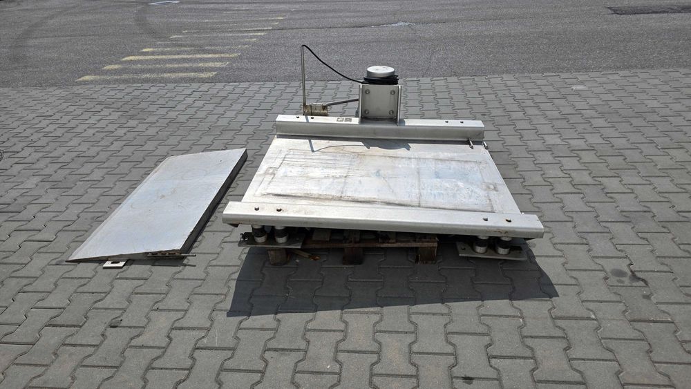 Stół wibracyjny do zagęszczania materiałów