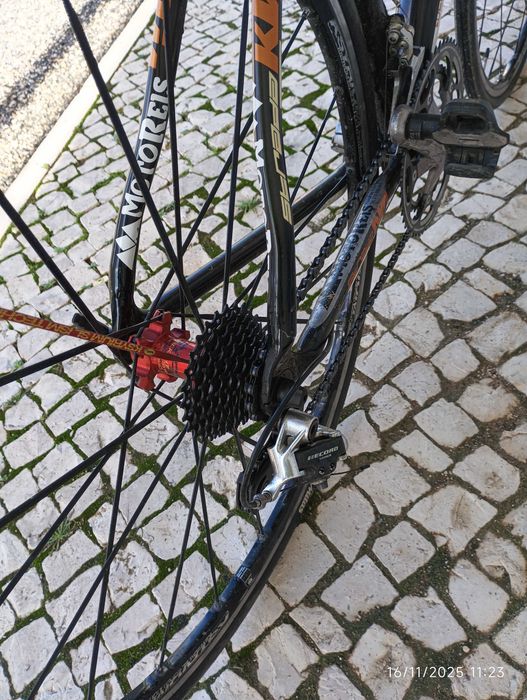 Bicicleta KTM carbono