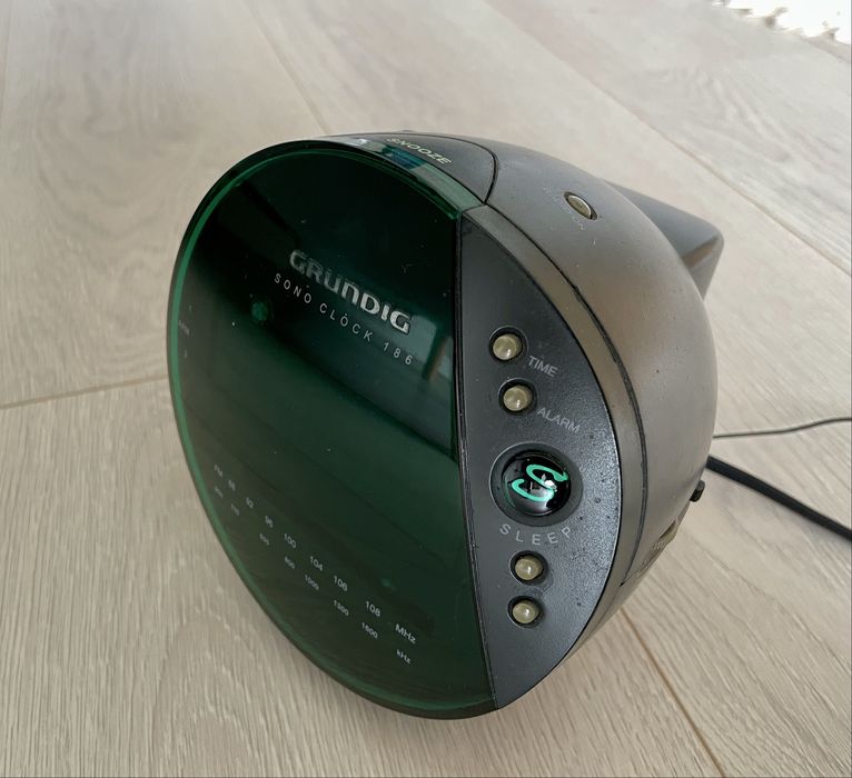 Rádio Grundig Sonoclock 186