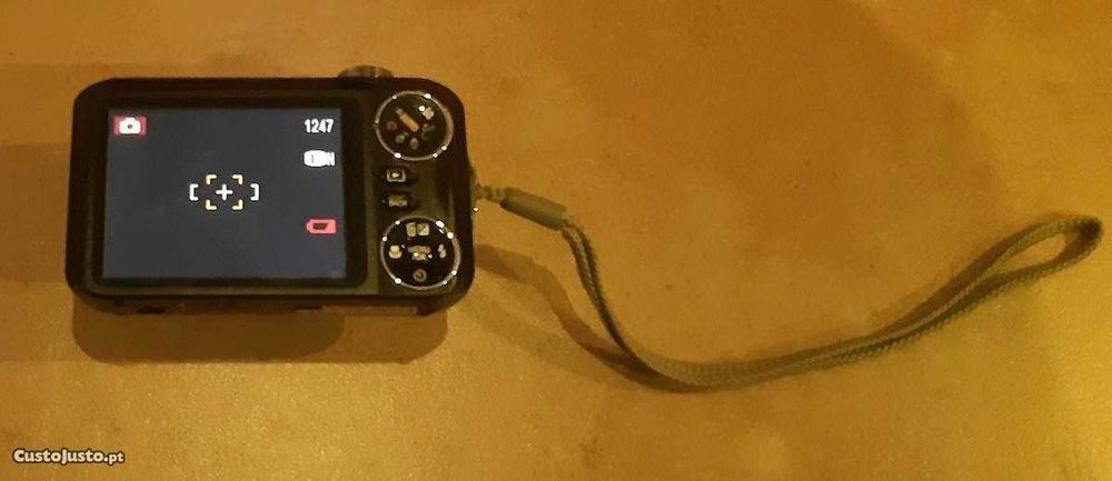 Câmara fotográfica marca FUJIFILM como nova de 14 MEGAS Pixels