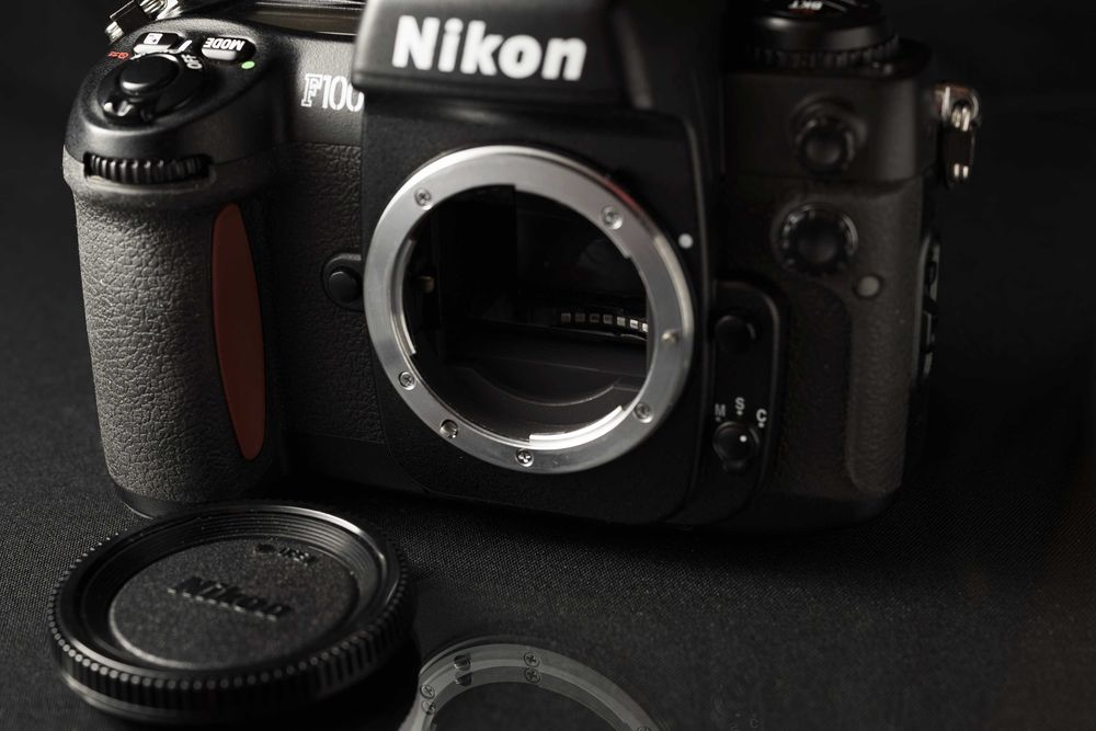 NIKON F100 плівкова камера 35 mm