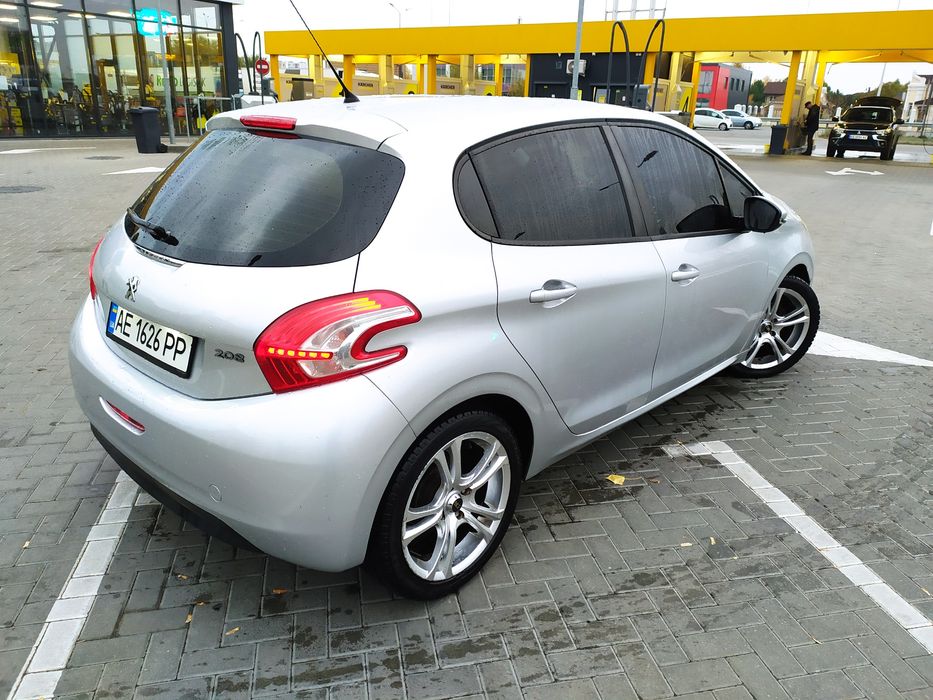 Peugeot 208 Пежо 208 2013