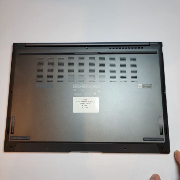 Asus Zenbook Q415M ULTRA 5 125H 8Ram (DDR5  7467 Mhz) 512SSD