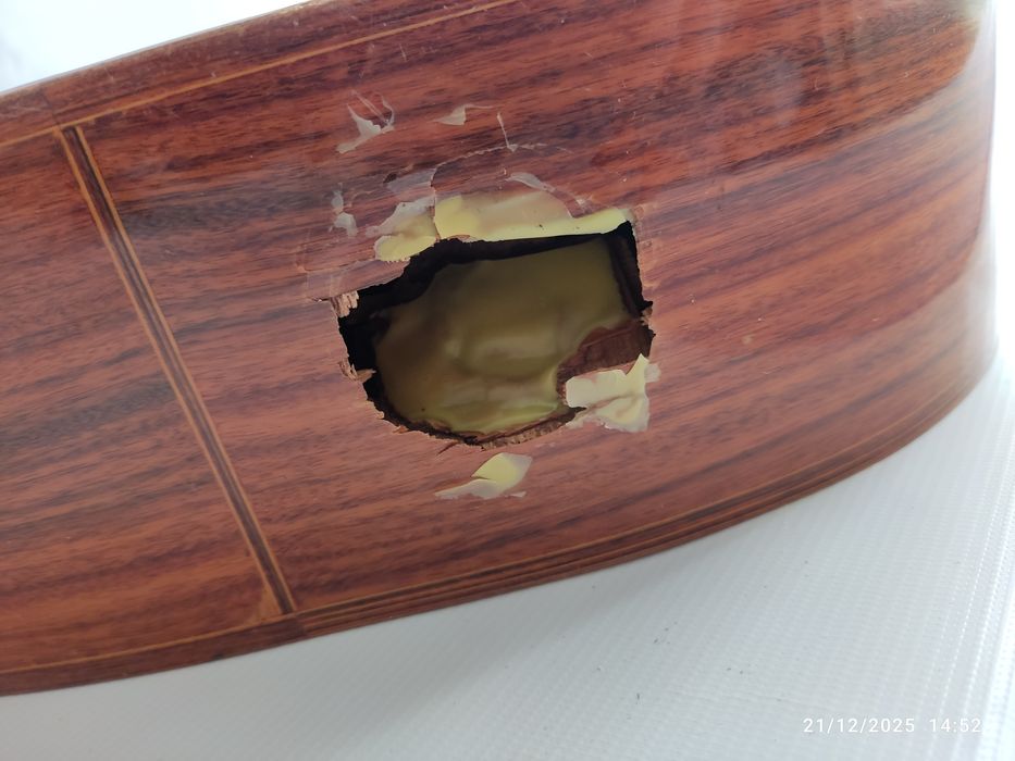 Guitarra acústica para decoração ou para peças