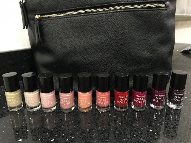 Mochila Preta Nova + OFERTA Artigo Maquilhagem à escolha