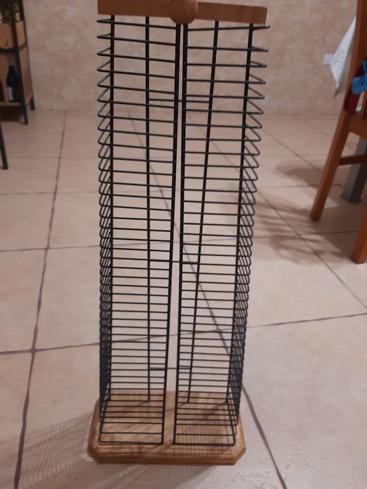 Movel de madeira e metalico cds