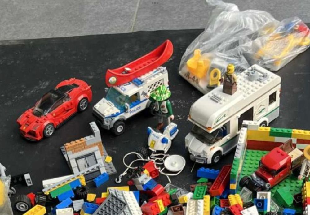 Lego (Varias peças)(carros)