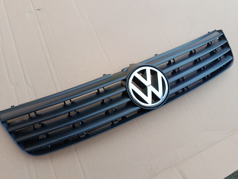 Grill Passat B5.  1996-2000 r  3B0 853 653C