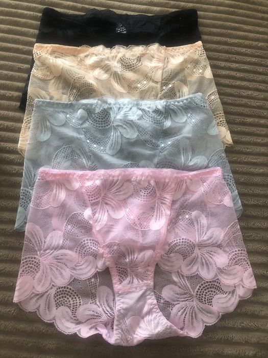 Набір жіночих мережаних трусиків