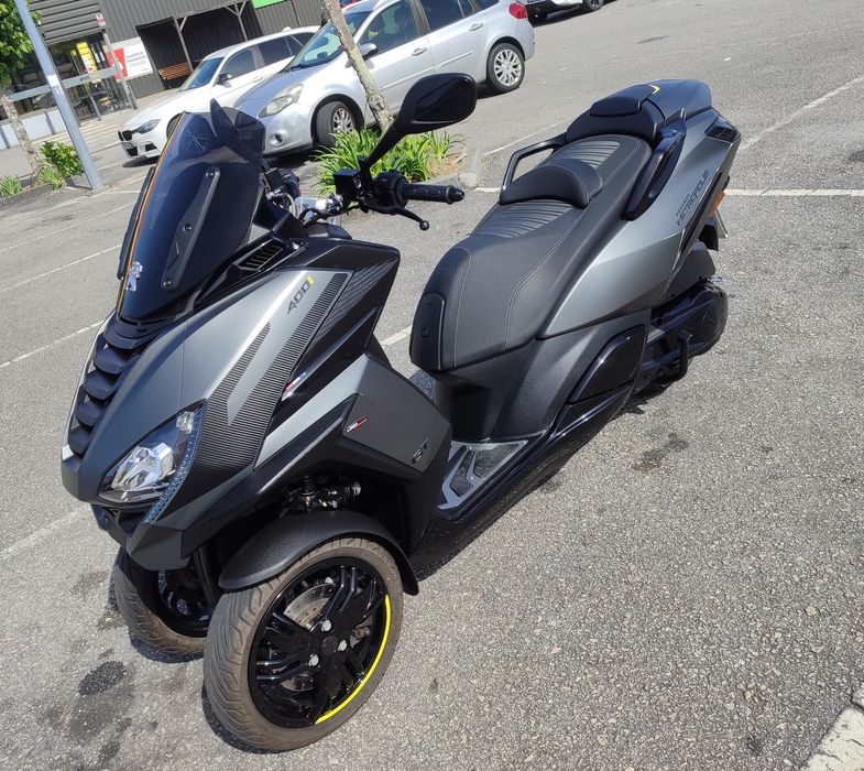 Vendo Peugeot metropolis 400 GT ano 2022 moto muito versátil para a cidade como passeios