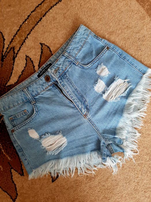 Круті джинсові шорти