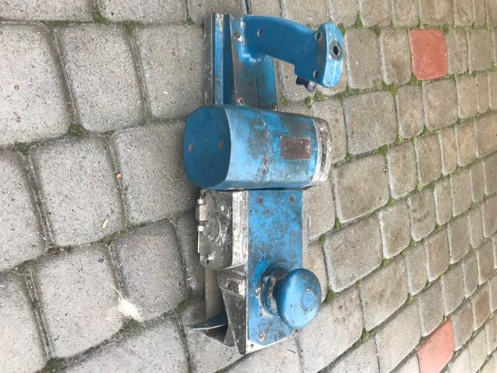 Електрорубанок  .