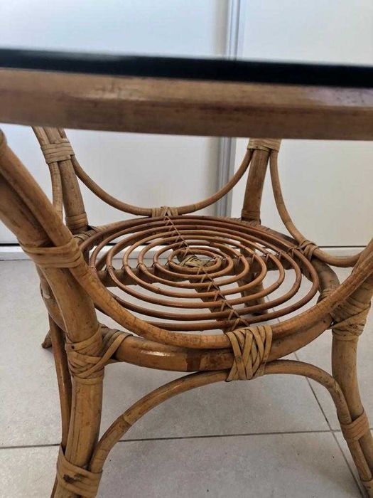 “mesa”  de vidro e rattan natural só estrutura