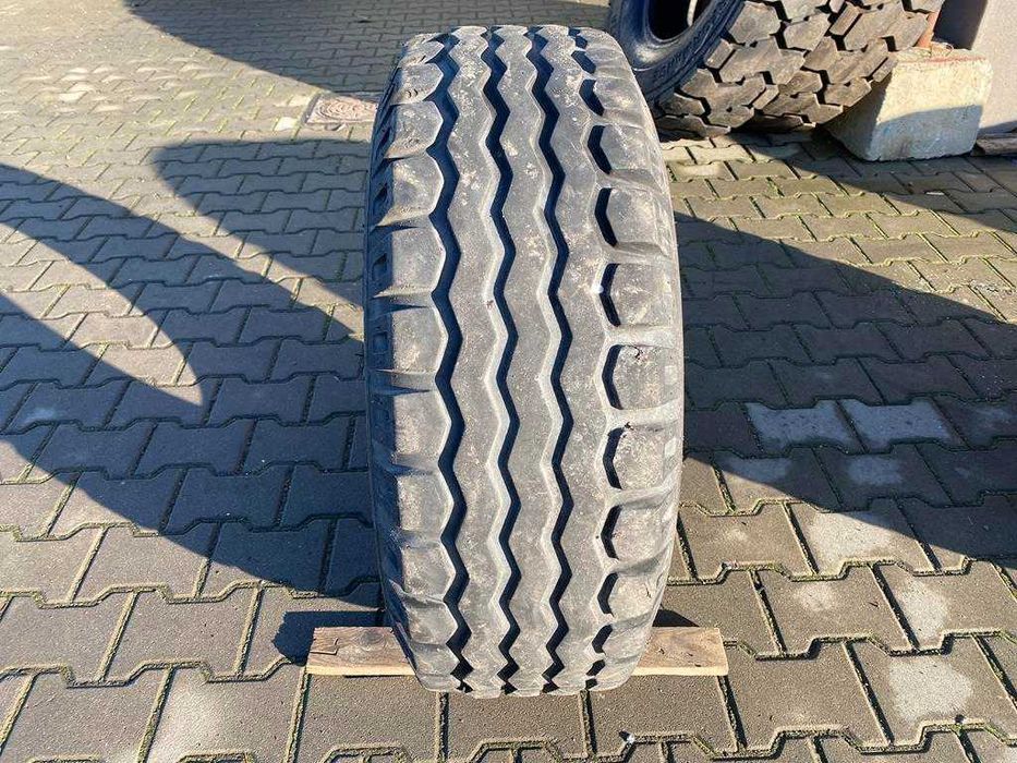 Opona do maszyn rolniczych 10.5/80-18 BKT IMPLEMENT AW-702 / 90%