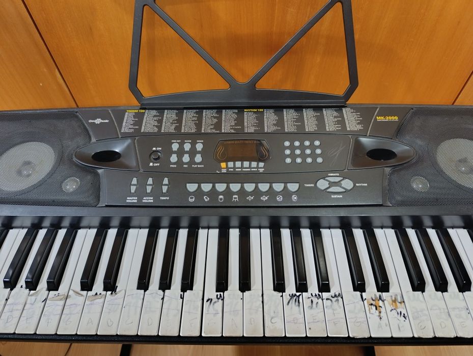 Teclado Gear4music Timbre 100 + Suporte | Excelente para aprendizagem