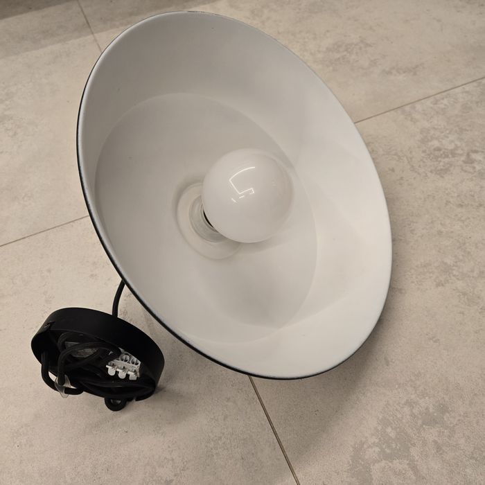 Czarna Lampa z żarówką