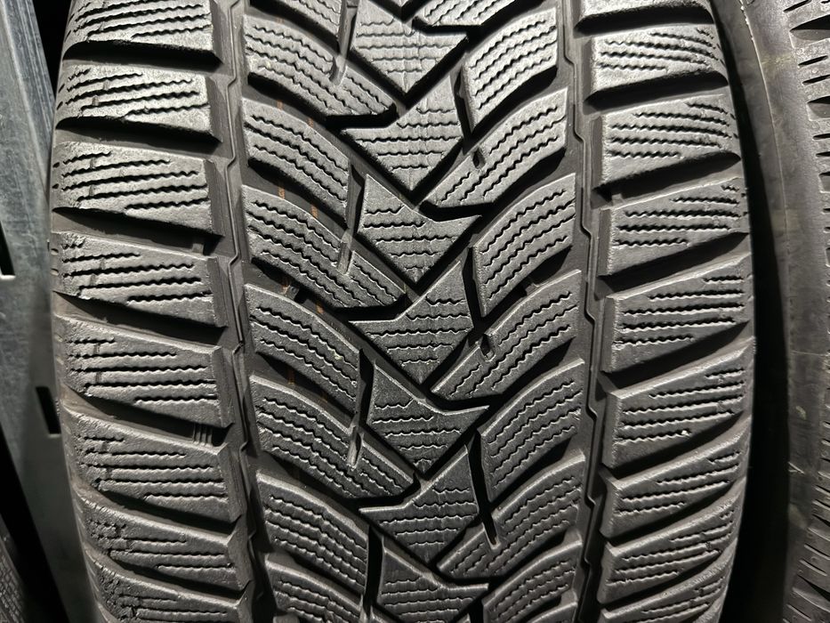 255/40 r19 Dunlop 4 шт.