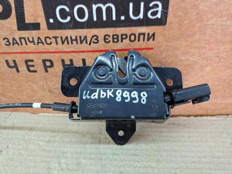 Kia Carens 2013-2019 Замок капота