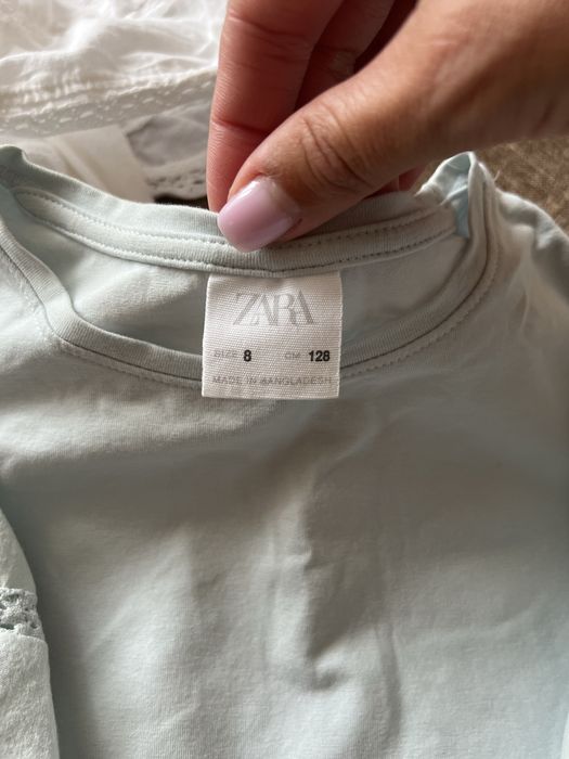 Ніжно-блакитна блуза Zara з рюшами на рукавах для дівчинки