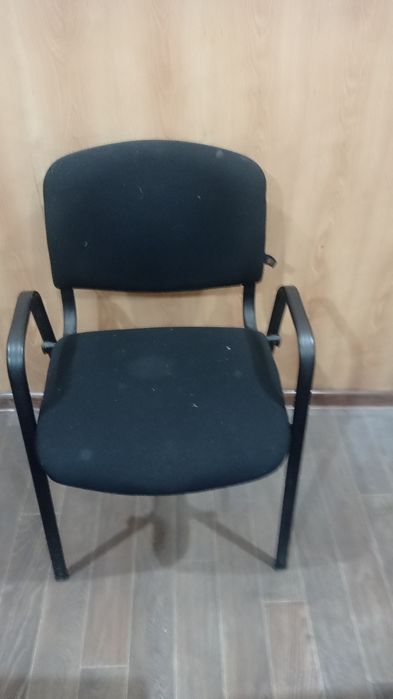 Компьютерний стіл зі стільцями