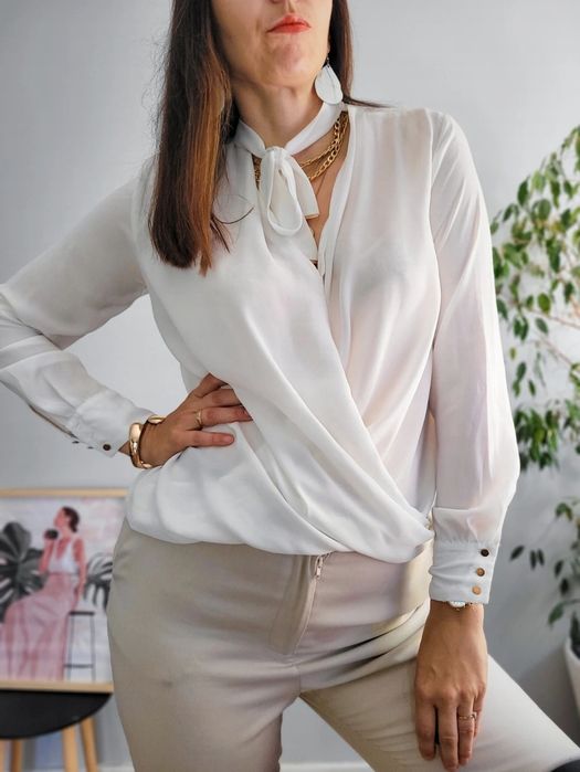Biała elegancka bluzka kopertowa River Island S M z kokardą u szyi