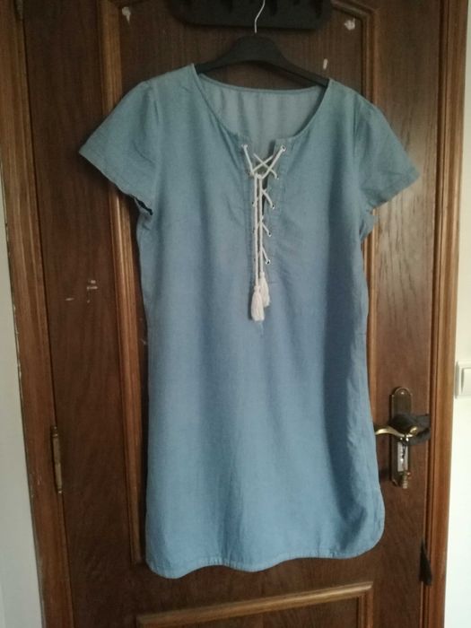 Vestido de verão com atilho na frente