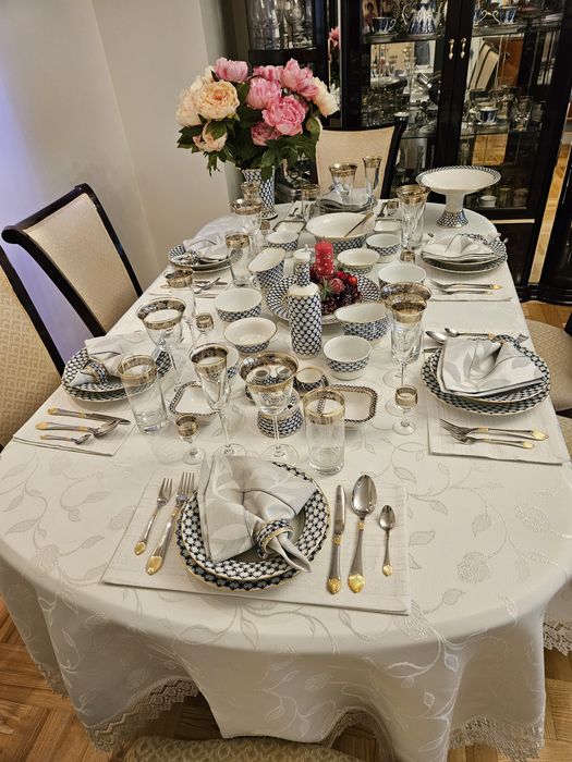Zestaw obiadowy (kobaltowa siatka) IPM (dawny Łomonosow) na 12 osób.