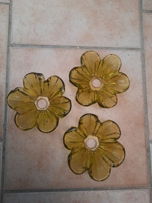 Запчастини до світильників.