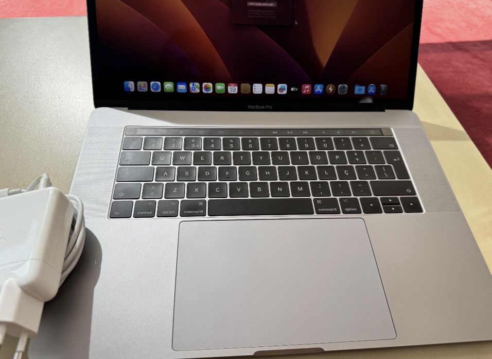 Macbook pro 15 retina Touch Bar I7 (16/512)
