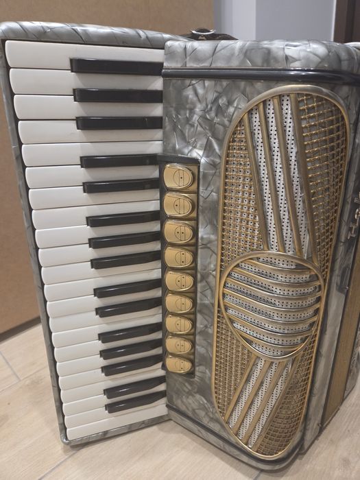 Akordeon Hohner Granada II, 96 basów