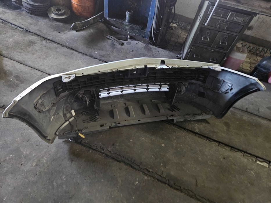 Передній бампер і крила на Рено Меган 2 (до рестайлінг)