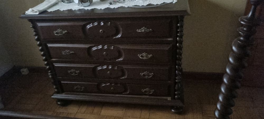 mobiliário de quarto completo em perfeito estado.