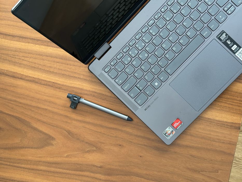Computador portátil Lenovo YOGA 7 14 (2 em 1)