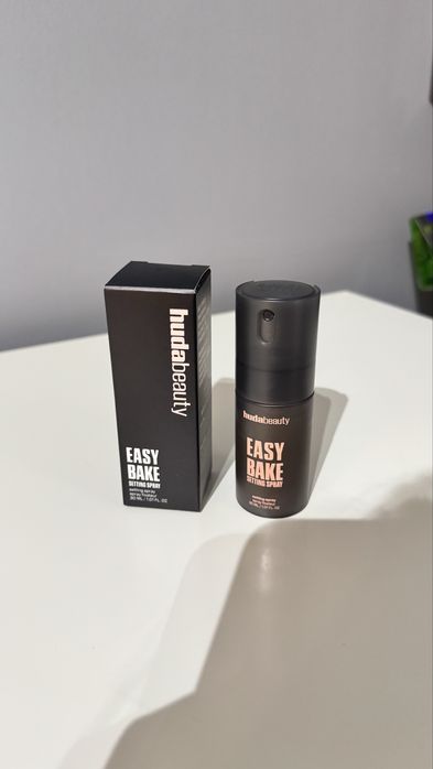 Huda beauty spray do make up