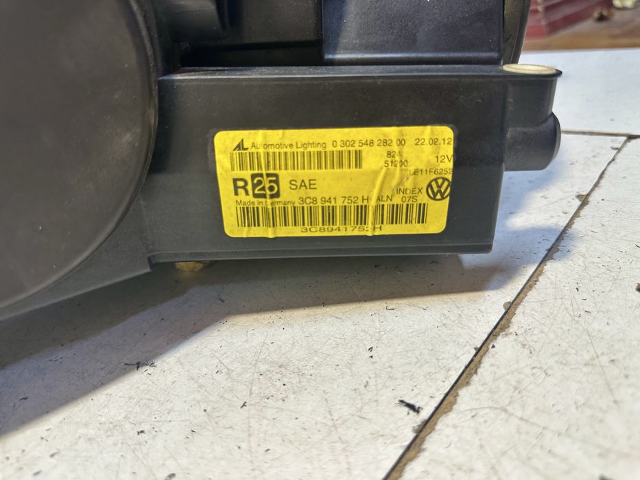 правая фара Passat cc 2013 2014 2015 2016 USA 3C8941752H